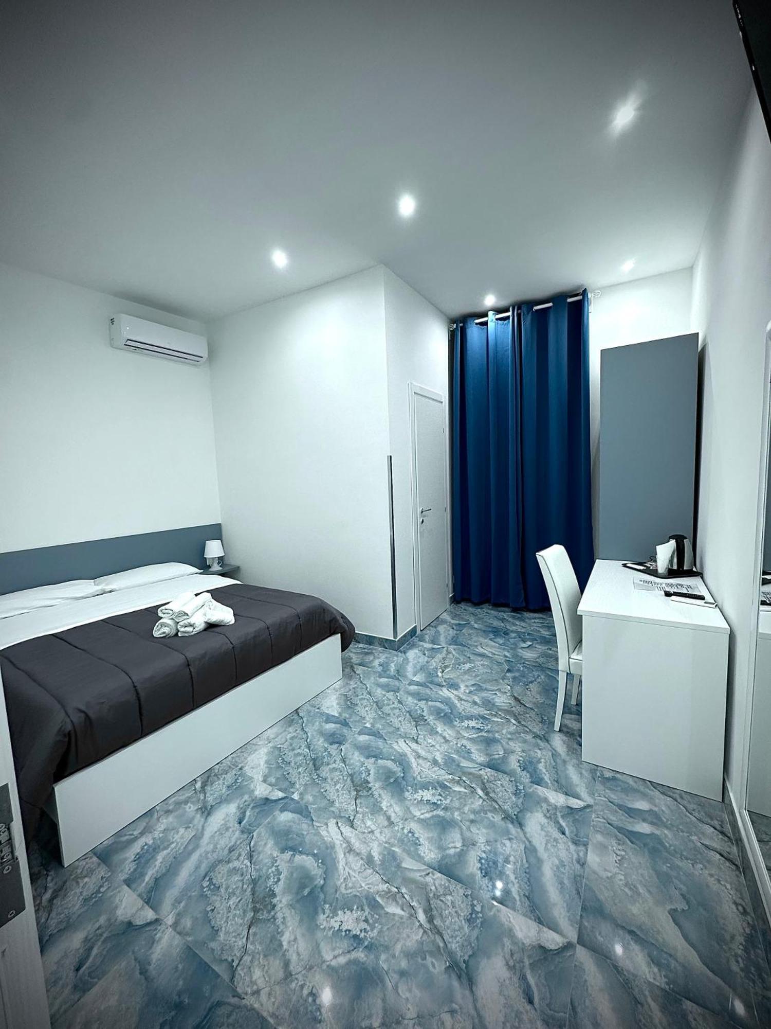 Marvit Central Luxury Napels Buitenkant foto